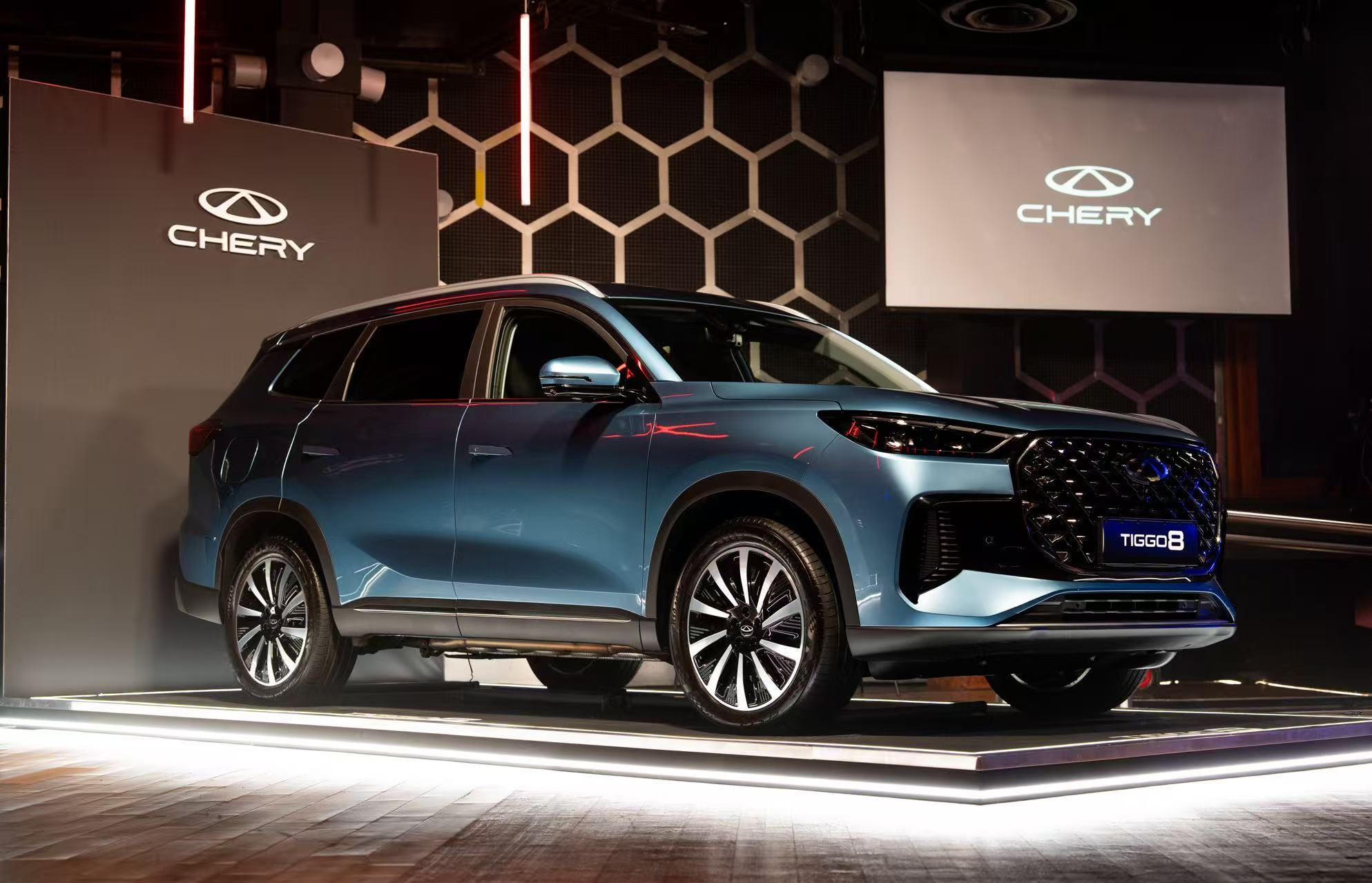 Tegaskan Dominasi di Pasar Eropa, Chery TIGGO 8 Raih Penghargaan Carwow “Car of the Year” dan “Hybrid Hero” dalam Waktu Singkat